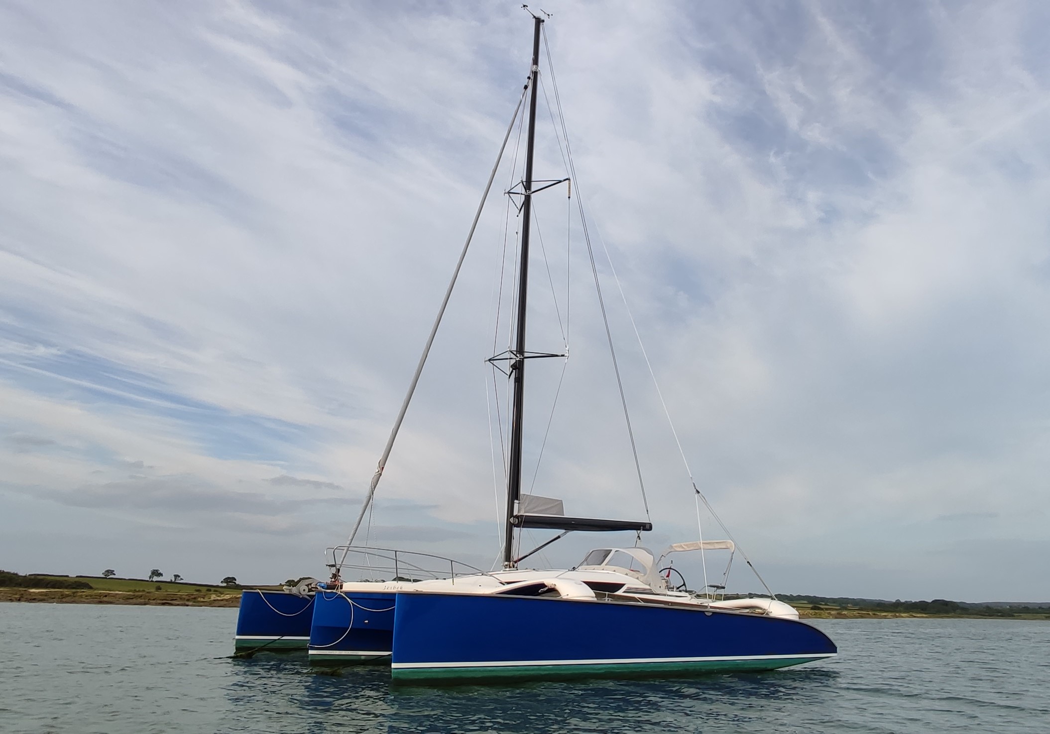 trimaran dragonfly 800